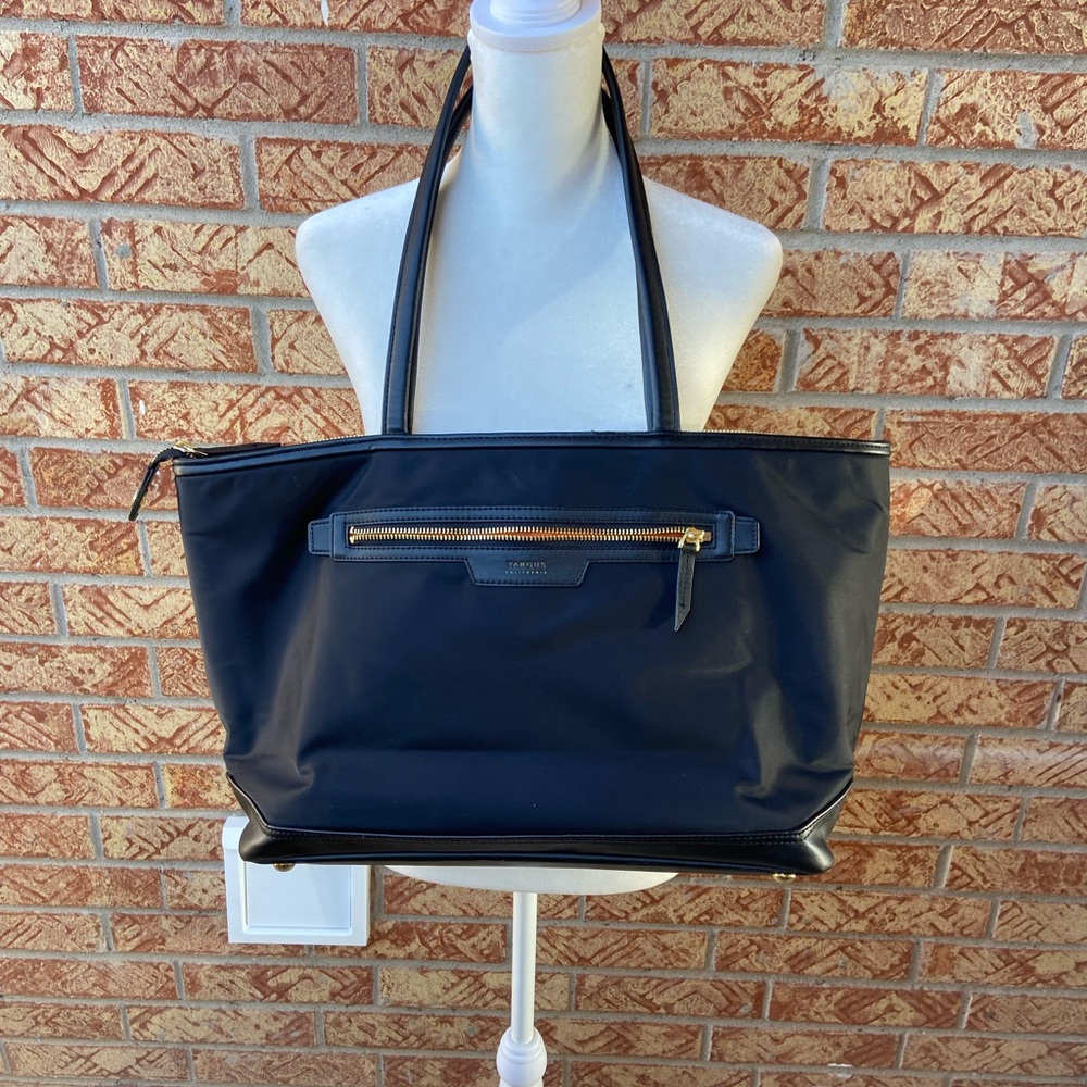 Targus black travel bag